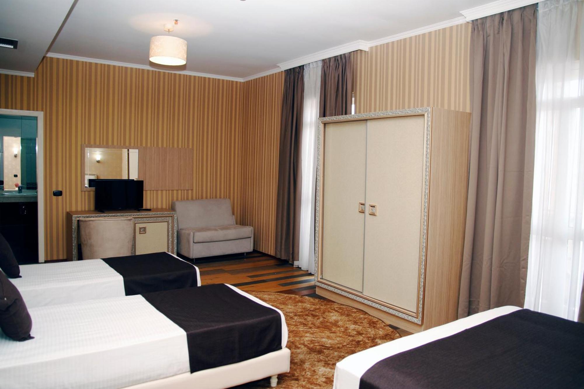 Amh Hotel Dıraç Dış mekan fotoğraf