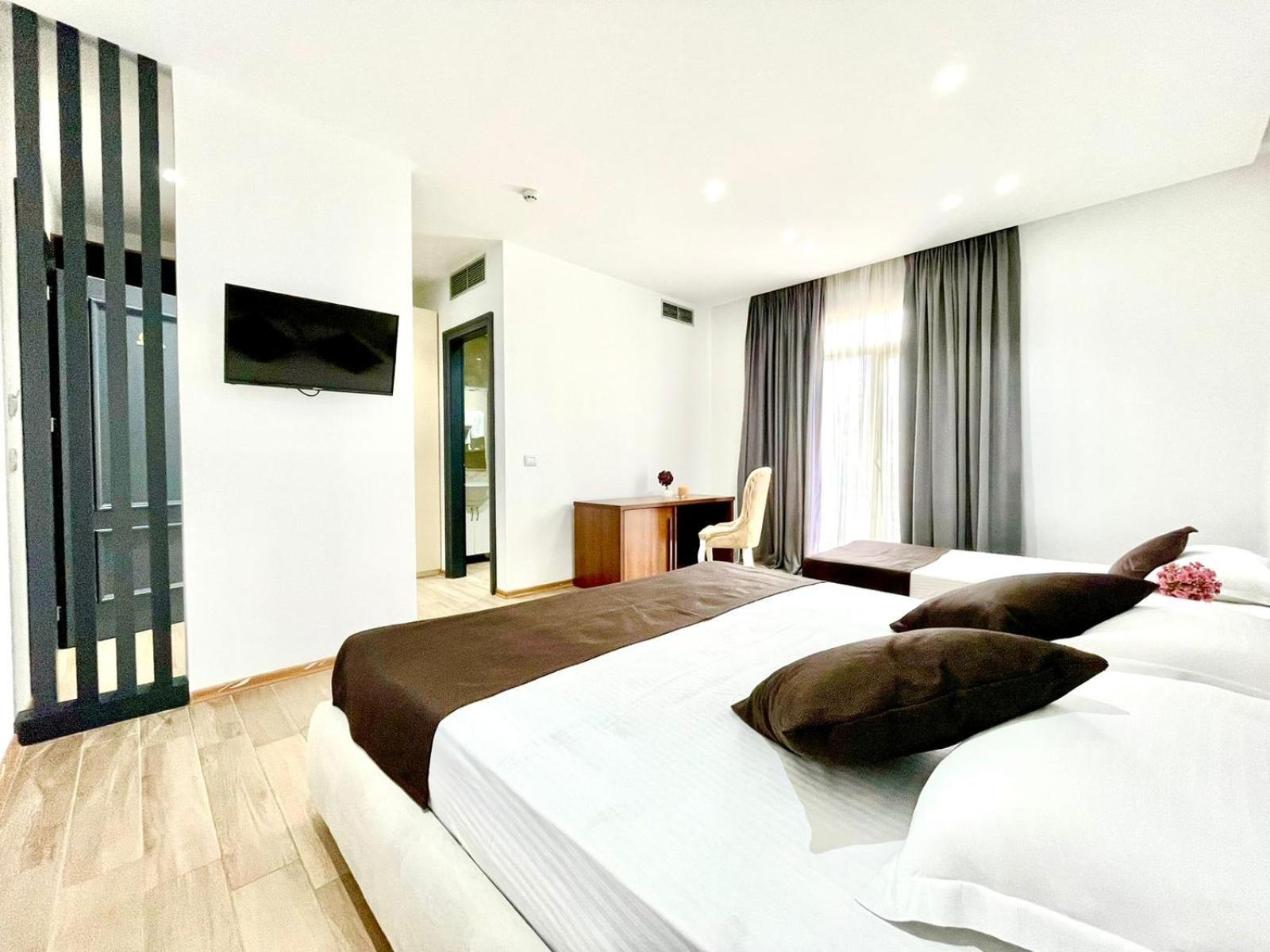 Amh Hotel Dıraç Dış mekan fotoğraf